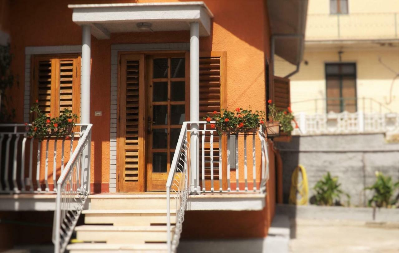 Bed and Breakfast Domus Tua Пьетрельчина Экстерьер фото