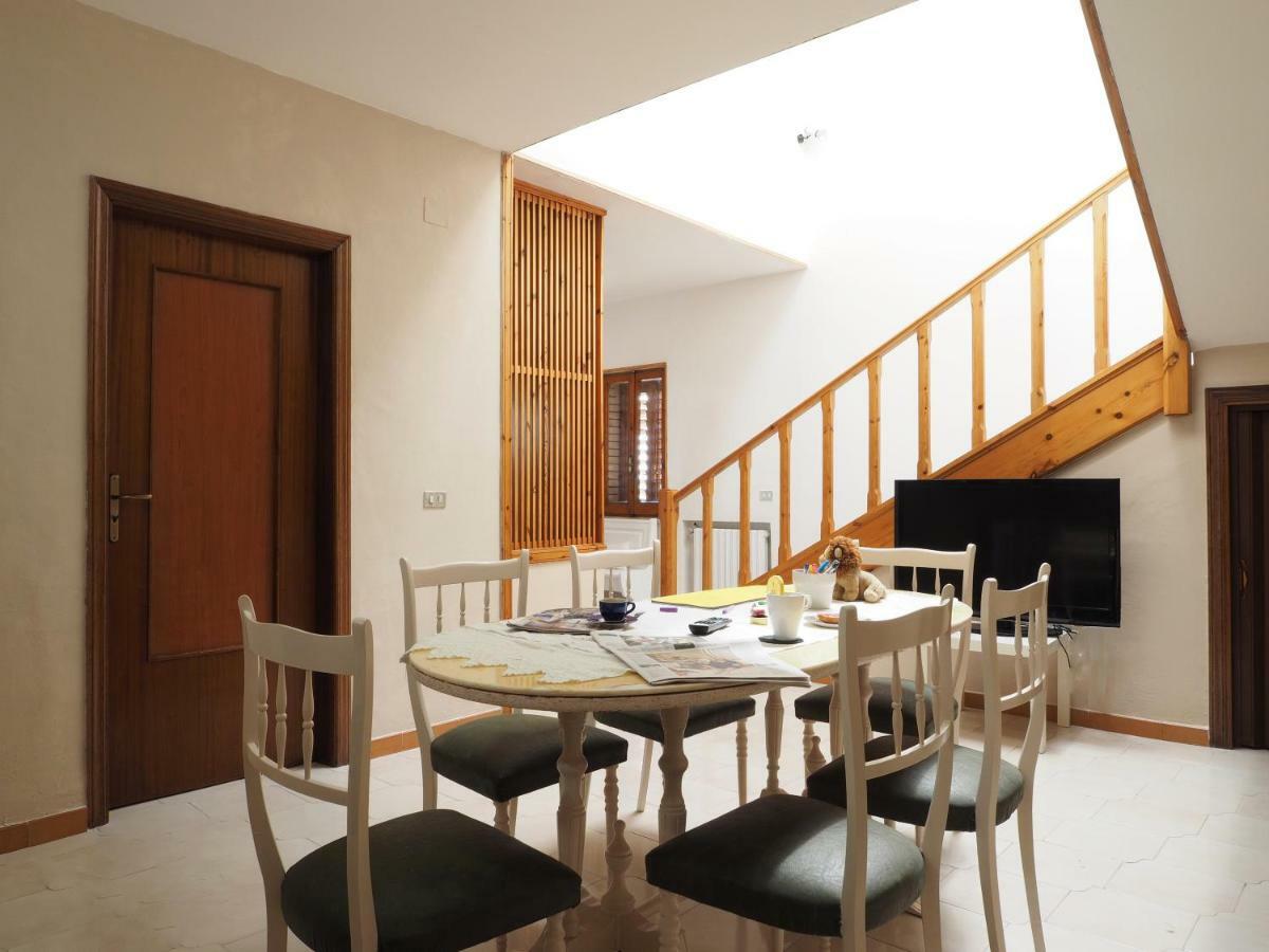 Bed and Breakfast Domus Tua Пьетрельчина Экстерьер фото